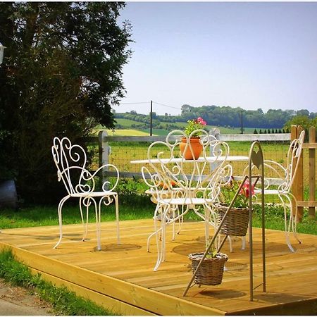 Bed and Breakfast Les Roulottes Des Songes De L'Authie Boufflers Exterior foto