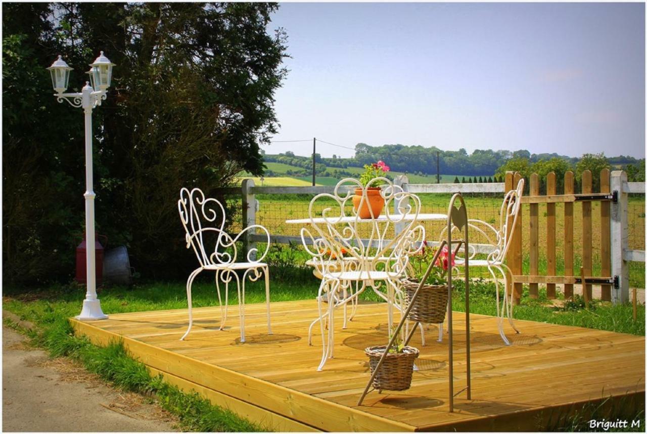 Bed and Breakfast Les Roulottes Des Songes De L'Authie Boufflers Exterior foto